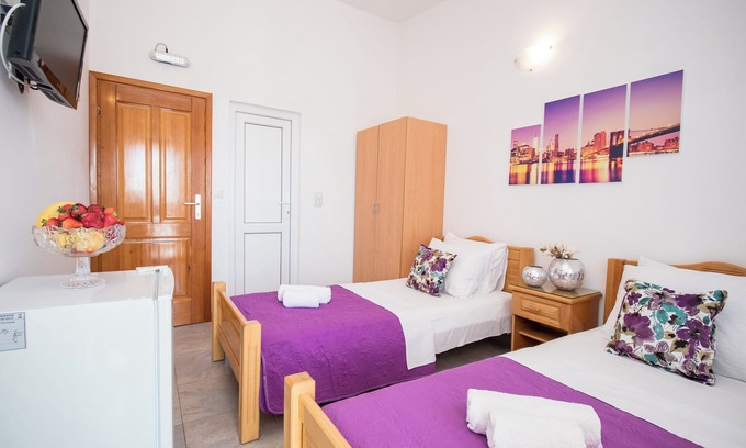 Bar Bed & Breakfast | Standard Double or Twin room, Centre of Bar