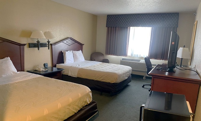Eagan House | Standard Queen Room with Two Queen Beds Non - Smoking
