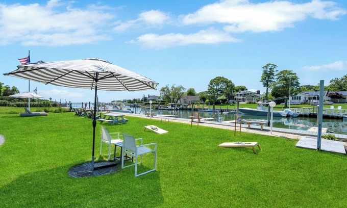 Hampton Bays House | Standard Room in Boutique Hotel, the Heart of Hampton Bays, Waterfront.