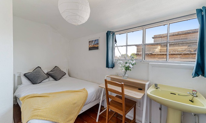 Clifton House | Standard Single Room with Shared Bathroom