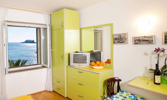 Petrovac Apartment | Standard Studio with Shared Balcony 1