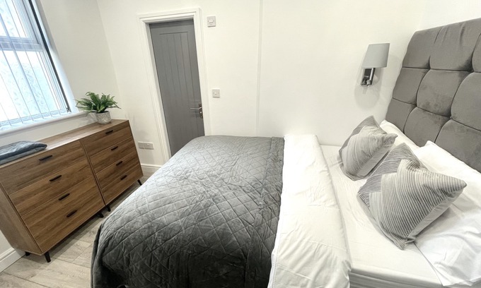 South Shore Apartment | Standard suite with spa bath