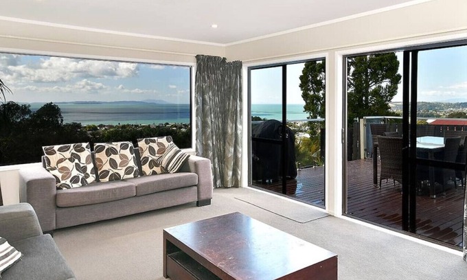 Stanmore Bay House | Stanmore Bay Home with Sea Views