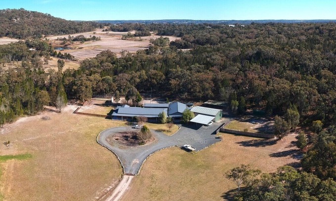 Dalcouth House | Stanthorpe Country Resort, 6 bedrooms for 12 guests