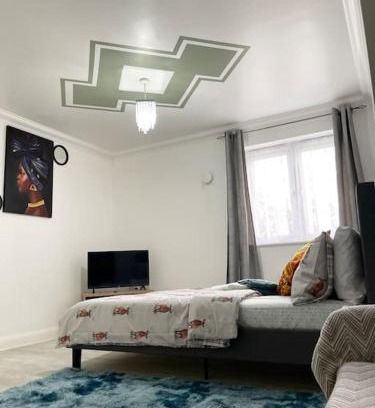 Alibon Apartment | Stanton - 1 Stylish Bedroom