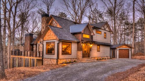 Morganton House | Star Creek Chalet