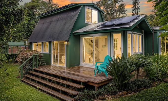 Haiku House | ★Star Honeymoon Lookout - PRIVATE HOT TUB + ACCESS TO POOL + New Central AC✔