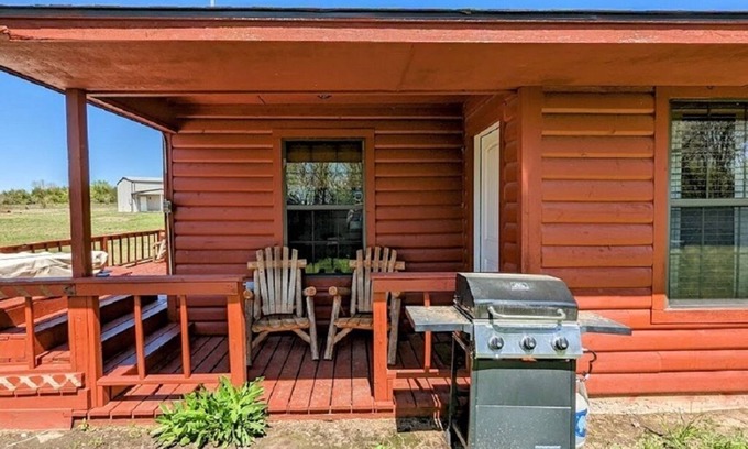 Sulphur Cabin | Star Valley cozy log cabin close to the Chickasaw National and Turner Falls Park