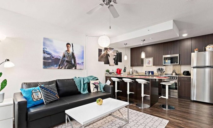 Prairie Village Apartment | ★✪Star Wars✪KING BD✪No Stairs!✪Fast Wifi✪Dedicated Covered Parking✪★