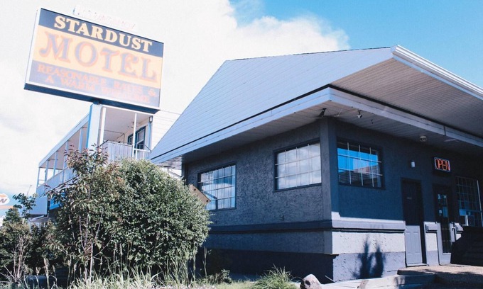 Camrose Hotel | Stardust Motel