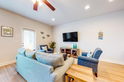Thomas Drive House | Starfish in the Sand