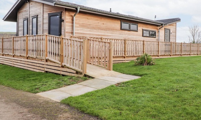 Carnforth House | STARGAZER LODGE, pet friendly, with hot tub in Hornby