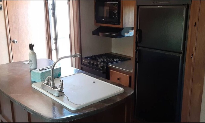 Utopia House | STARLIGHT DELUXE RV