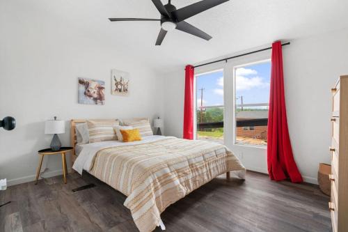 Canyon Lake House | Starlight Horizon Cabin E - Pet-Friendly Texas Hill Country Cabin Near Canyon Lake - Pool, Stargazing & Group Getaways - Sleeps 8