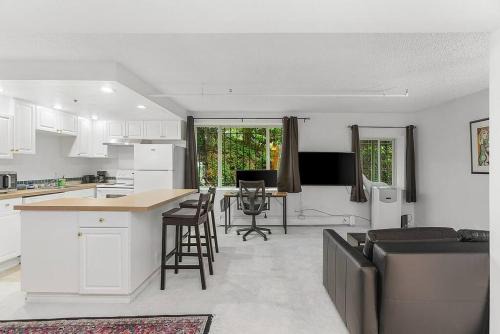 Downtown Seattle Apartment | Starlit Cozy Studio in Elektra with Roof Decks