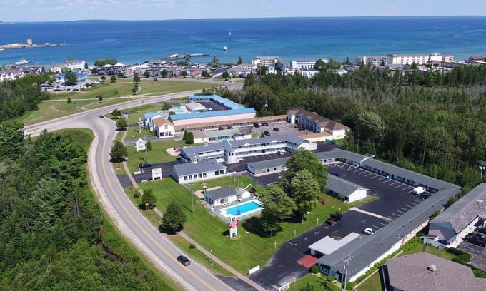 Mackinaw City Hotel | Starlite Budget Inn