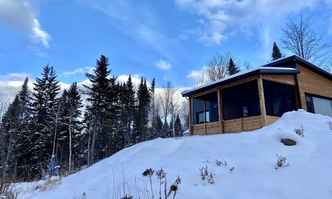 Notre-Dame-Des-Bois Ski Chalet | Starry Mountain River Chalet