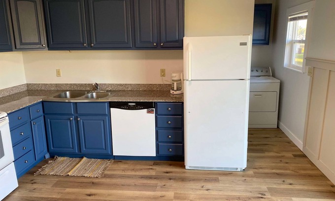 Teutopolis House | Starry Night-Cozy, small town feel. 2 Bedroom, 1 office -option of air mattressn