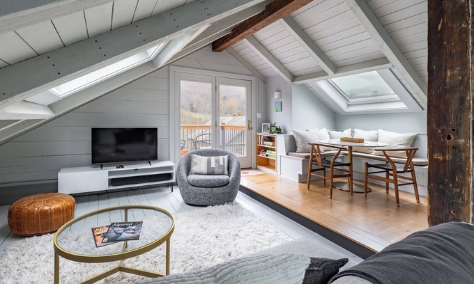Reading Other | Starry Nights at Comet Farm: A Scenic Haven Near Woodstock and Okemo