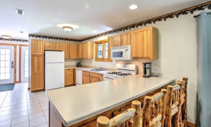 Oglesby House | Starved Rock Adventure Villa