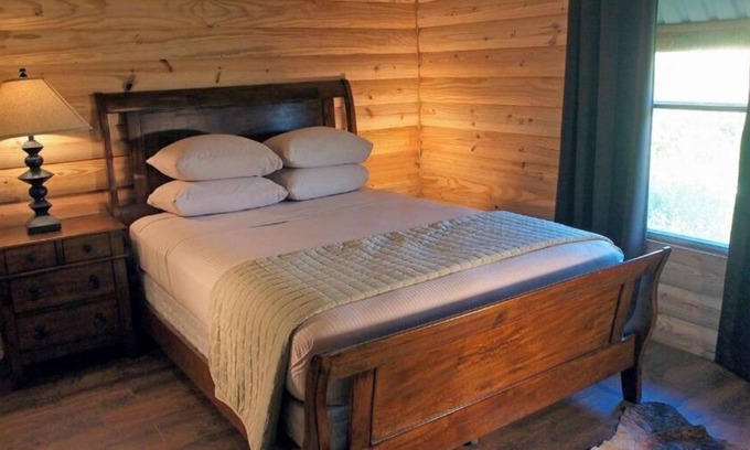 Cat Spring Cabin | StarView Cowboy Cabin~Private Hot Tub for Two & many optional Ranch activities!