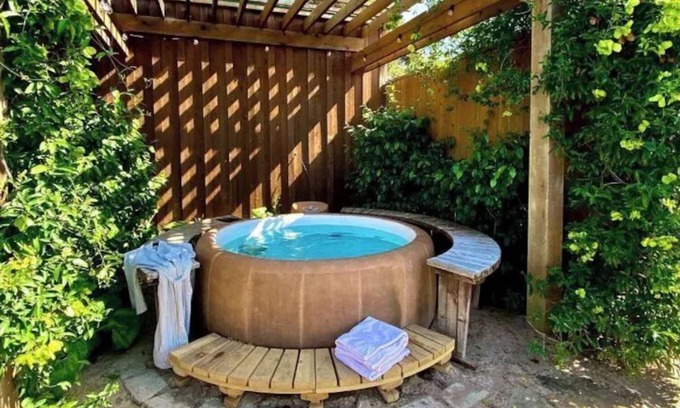 Cat Spring Cabin | StarView Cowboy Cabin~Private Hot Tub for Two & many optional Ranch activities!