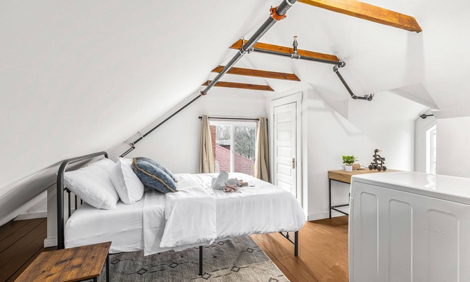 Detroit Apartment | Stately Studio Apartment
