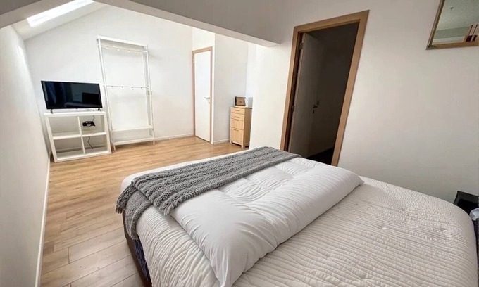 Ransart Apartment | Station 64 A5 Charleroi-Airport