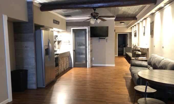 Hannibal Condo | Station House Condo 2 Bed 2 Bath Sleeps 5
