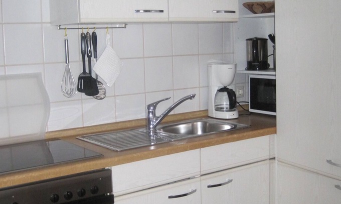 Langenneufnach Apartment | Staudenvilla - apartment rabbit, romantic garden, internet, children's house