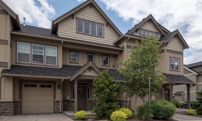 Larkspur House | Stay And Play Today