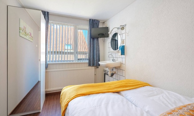 Ouddorp Hotel | Stay at Hotel-Pension Ouddorp, close to the sea and beach, just a 3-minute walk from the center. Comfortable rooms. The perfect base for a relaxing holiday or an active day at the beach!