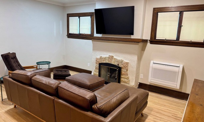 Macalester - Groveland House | Stay at Joan’s Place! Charming, updated 2-bedroom house in Mac Groveland