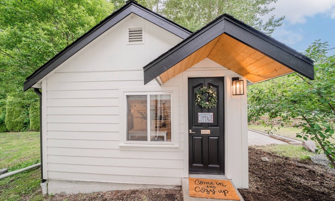 North Rose Hill Cottage | Stay at Lake Forbes Cottage, Your Home Away from Home