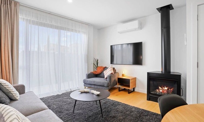 Albert Town House | Stay At Ours - Albert Town