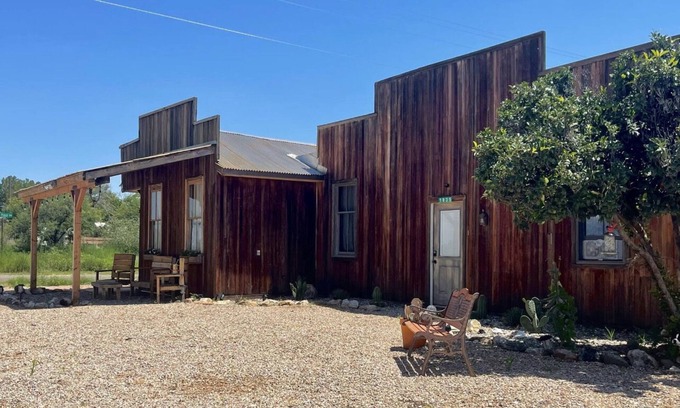 Dragoon House | Stay at the JH Smith Historic Landmark in the heart of Dragoon