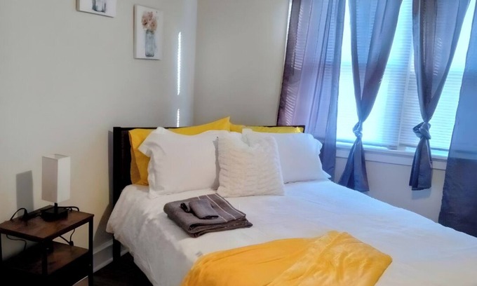 St. Louis House | Stay at this Cozy 3 bedroom 2 bathroom home that caters to Females only.