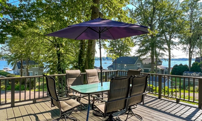 Paw Paw Lake House | Stay at Canopy Cabin, a Lakeview Retreat