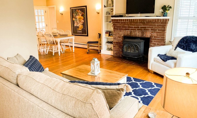 Annapolis House | Stay close to USNA Stadium with screened-in porch and parking