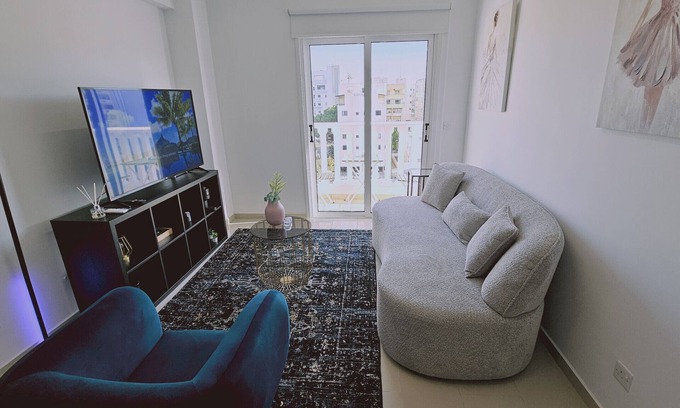 City Centre Apartment | STAY Cosmo City Suite 502