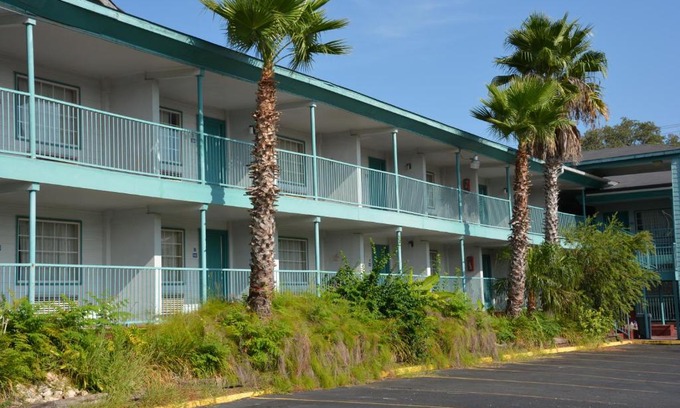 Terrell Heights Hotel | Stay Express Inn Near Ft. Sam Houston