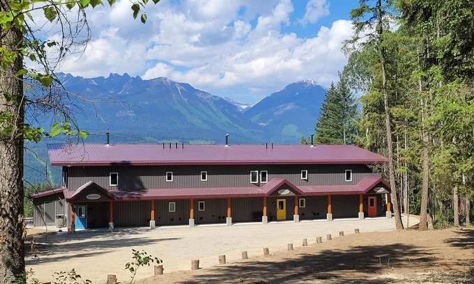 Golden House | Stay Golden - sleeps 20. Bugaboo