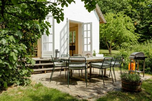 Maribo House | Stay In Fishers House In Forest By Lake