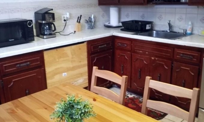 Flatbush Apartment | Stay in or go out best place in Brooklyn