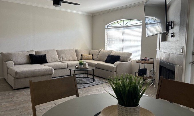 North Scottsdale Condo | Stay in Style Scottsdale 1st Floor Condo! 8 minutes to Good Eats & Mayo Clinic