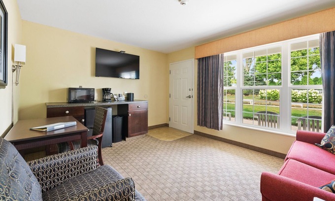 Kelleys Island House | Stay in the Glacier Suite for breathtaking views of Kelleys Island 116
