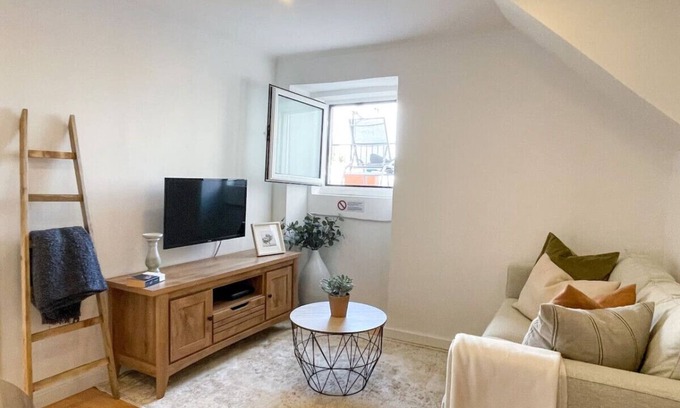 Santo Estevao Apartment | Stay in the heart of Alfama! | Cozy Apartment