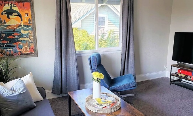 Everett Apartment | Stay in The Heart Of Everett's Historic Riverside Neighborhood!