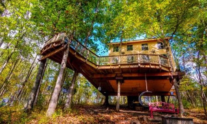 Stonewall Cabin | Stay in Tree House built by TreeHouse Master Pete Nelson ~ off the grid