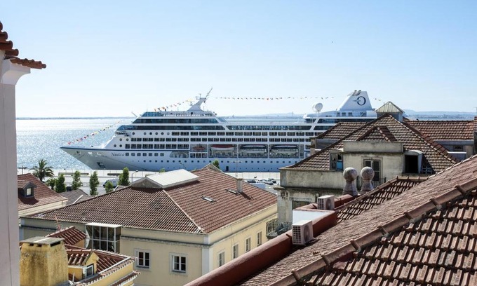 Santo Estevao House | Stay local in Alfama! Deolinda central Home, amazing view